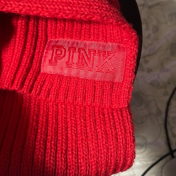 Pink Victoria’s Secret Red knit scarf NWT - Picture 3 of 4